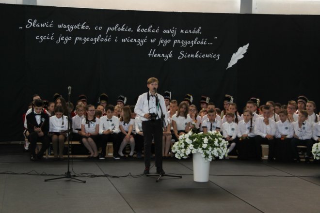 Łyse: Uroczystości szkolnego jubileuszu z udziałem Jerzego Hoffmana [ZDJĘCIA] - zdjęcie #52 - eOstroleka.pl