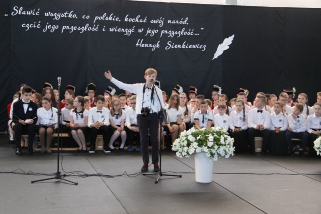 Łyse: Uroczystości szkolnego jubileuszu z udziałem Jerzego Hoffmana [ZDJĘCIA] - zdjęcie #53 - eOstroleka.pl