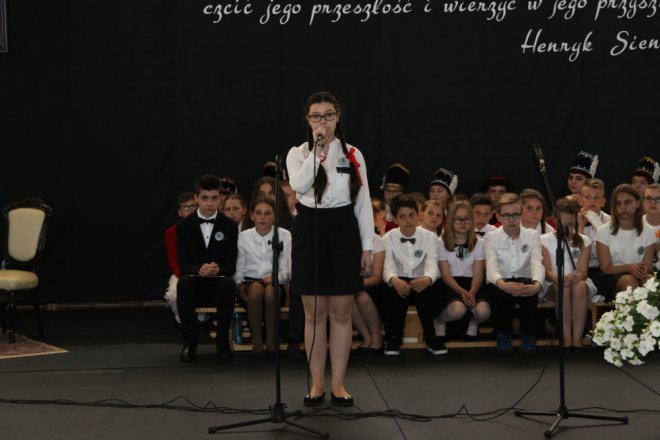 Łyse: Uroczystości szkolnego jubileuszu z udziałem Jerzego Hoffmana [ZDJĘCIA] - zdjęcie #55 - eOstroleka.pl