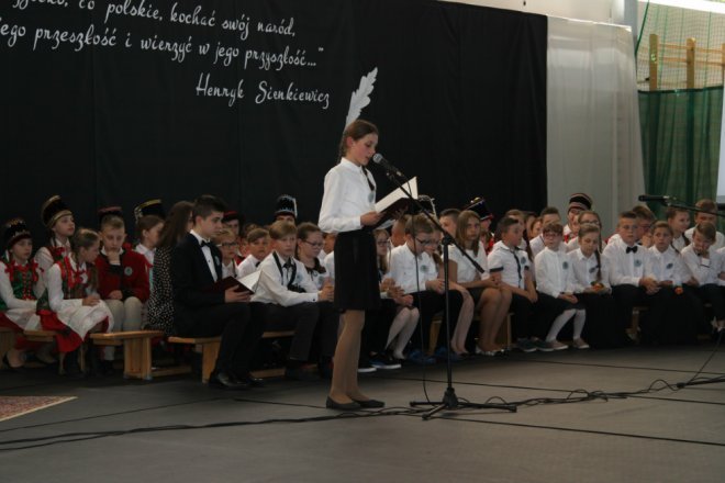 Łyse: Uroczystości szkolnego jubileuszu z udziałem Jerzego Hoffmana [ZDJĘCIA] - zdjęcie #65 - eOstroleka.pl