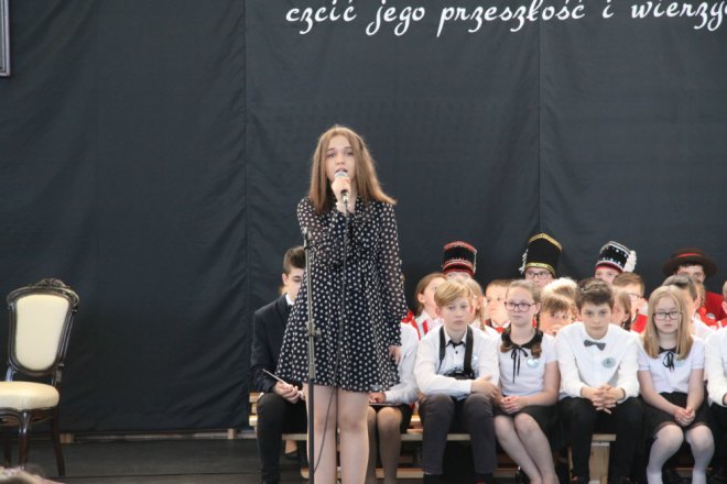 Łyse: Uroczystości szkolnego jubileuszu z udziałem Jerzego Hoffmana [ZDJĘCIA] - zdjęcie #75 - eOstroleka.pl