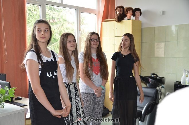 Uczennice ZSZ nr 2 ścięły włosy by wspomóc chorych na nowotwory [ZDJĘCIA] - zdjęcie #1 - eOstroleka.pl