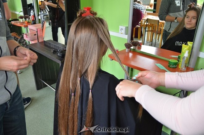 Uczennice ZSZ nr 2 ścięły włosy by wspomóc chorych na nowotwory [ZDJĘCIA] - zdjęcie #15 - eOstroleka.pl