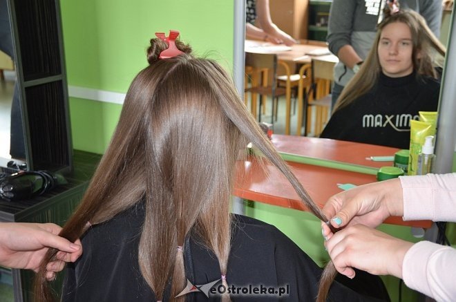 Uczennice ZSZ nr 2 ścięły włosy by wspomóc chorych na nowotwory [ZDJĘCIA] - zdjęcie #16 - eOstroleka.pl