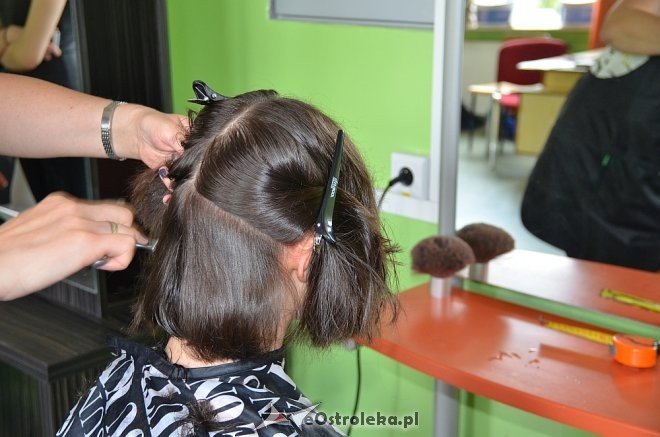 Uczennice ZSZ nr 2 ścięły włosy by wspomóc chorych na nowotwory [ZDJĘCIA] - zdjęcie #17 - eOstroleka.pl