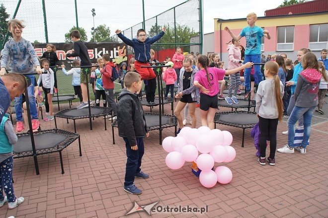 Festyn rodzinny z okazji Dnia Dziecka w Szkole Podstawowej nr 6 w Ostrołęce [01.06.2017] - zdjęcie #17 - eOstroleka.pl