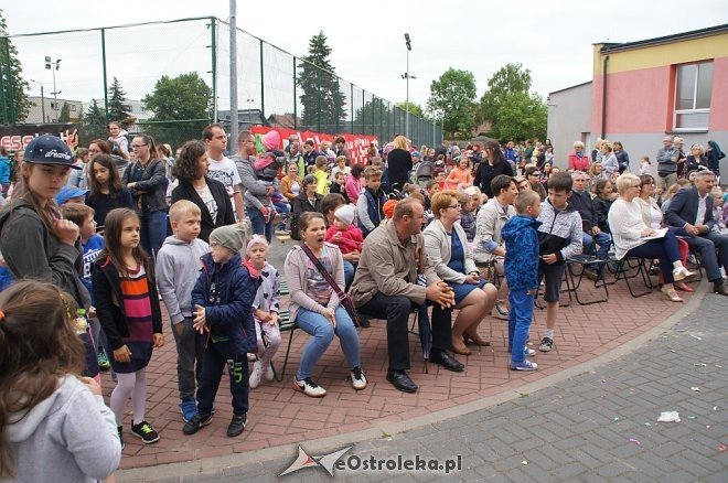 Festyn rodzinny z okazji Dnia Dziecka w Szkole Podstawowej nr 6 w Ostrołęce [01.06.2017] - zdjęcie #21 - eOstroleka.pl