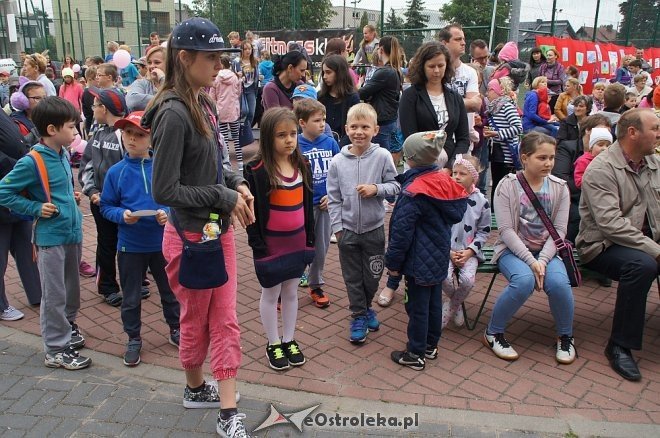 Festyn rodzinny z okazji Dnia Dziecka w Szkole Podstawowej nr 6 w Ostrołęce [01.06.2017] - zdjęcie #29 - eOstroleka.pl