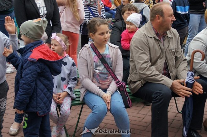 Festyn rodzinny z okazji Dnia Dziecka w Szkole Podstawowej nr 6 w Ostrołęce [01.06.2017] - zdjęcie #30 - eOstroleka.pl