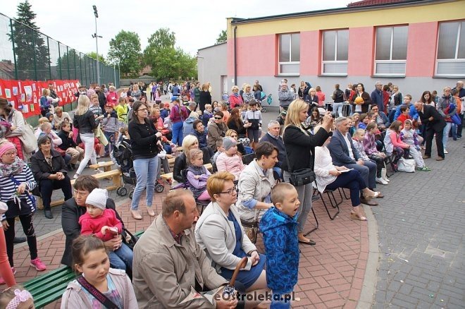 Festyn rodzinny z okazji Dnia Dziecka w Szkole Podstawowej nr 6 w Ostrołęce [01.06.2017] - zdjęcie #33 - eOstroleka.pl