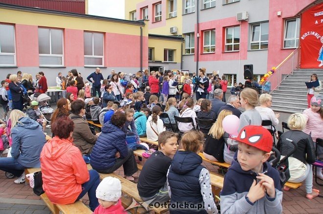 Festyn rodzinny z okazji Dnia Dziecka w Szkole Podstawowej nr 6 w Ostrołęce [01.06.2017] - zdjęcie #36 - eOstroleka.pl