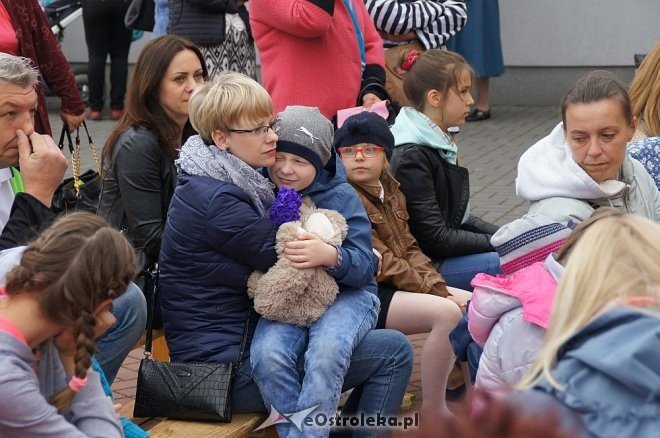 Festyn rodzinny z okazji Dnia Dziecka w Szkole Podstawowej nr 6 w Ostrołęce [01.06.2017] - zdjęcie #40 - eOstroleka.pl