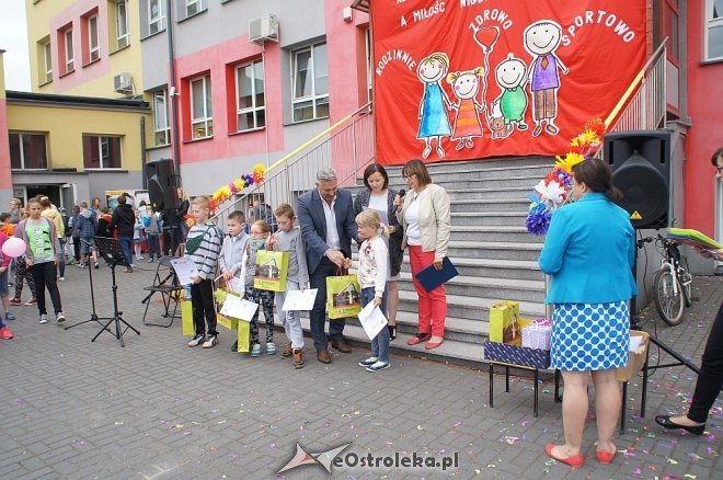 Festyn rodzinny z okazji Dnia Dziecka w Szkole Podstawowej nr 6 w Ostrołęce [01.06.2017] - zdjęcie #58 - eOstroleka.pl