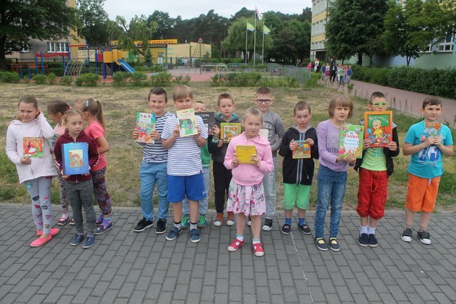 Uczniowie ostrołęckich szkół bili rekord w czytaniu [01.06.2017] - zdjęcie #7 - eOstroleka.pl