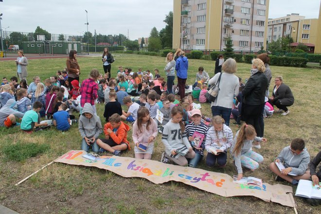 Uczniowie ostrołęckich szkół bili rekord w czytaniu [01.06.2017] - zdjęcie #9 - eOstroleka.pl