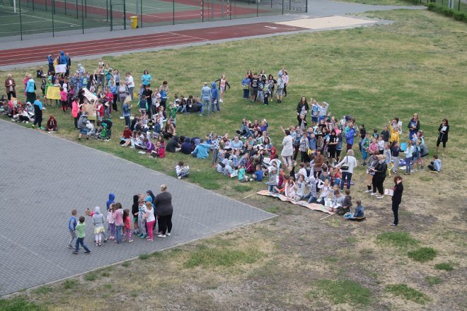 Uczniowie ostrołęckich szkół bili rekord w czytaniu [01.06.2017] - zdjęcie #13 - eOstroleka.pl