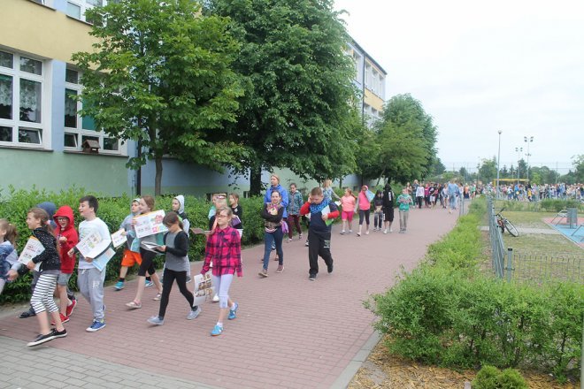 Uczniowie ostrołęckich szkół bili rekord w czytaniu [01.06.2017] - zdjęcie #16 - eOstroleka.pl