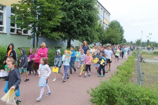 Uczniowie ostrołęckich szkół bili rekord w czytaniu [01.06.2017] - zdjęcie #20 - eOstroleka.pl