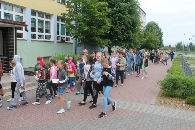Uczniowie ostrołęckich szkół bili rekord w czytaniu [01.06.2017] - zdjęcie #22 - eOstroleka.pl
