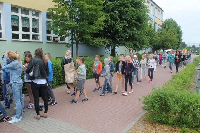 Uczniowie ostrołęckich szkół bili rekord w czytaniu [01.06.2017] - zdjęcie #23 - eOstroleka.pl