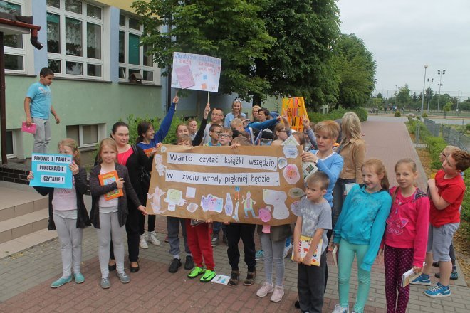 Uczniowie ostrołęckich szkół bili rekord w czytaniu [01.06.2017] - zdjęcie #25 - eOstroleka.pl