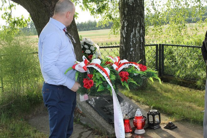 Uroczystości upamiętniające mord na Polakach w Pasiekach [05.06.2017] - zdjęcie #2 - eOstroleka.pl