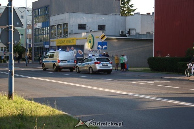 Nietypowa kolizja z udziałem dwójki dzieci w centrum Ostrołęki [ZDJĘCIA] - zdjęcie #7 - eOstroleka.pl