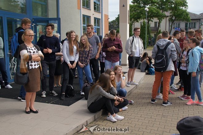 Uczniowie I LO zagrali charytatywnie dla Janka Jankowskiego [ZDJĘCIA] - zdjęcie #33 - eOstroleka.pl