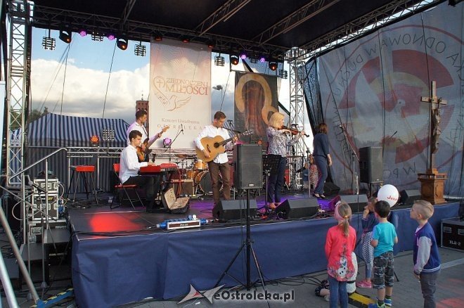 Koncert uwielbienia „Zjednoczeni dla Miłości” po raz trzeci w Ostrołęce [WIDEO, ZDJĘCIA] - zdjęcie #1 - eOstroleka.pl
