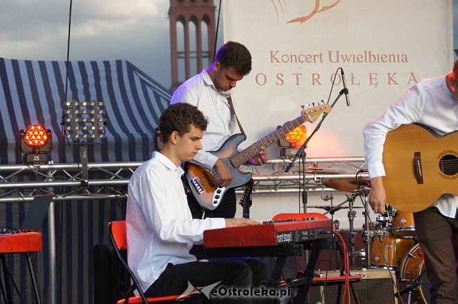 Koncert uwielbienia „Zjednoczeni dla Miłości” po raz trzeci w Ostrołęce [WIDEO, ZDJĘCIA] - zdjęcie #4 - eOstroleka.pl