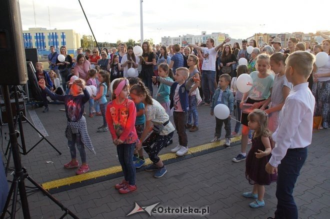 Koncert uwielbienia „Zjednoczeni dla Miłości” po raz trzeci w Ostrołęce [WIDEO, ZDJĘCIA] - zdjęcie #9 - eOstroleka.pl