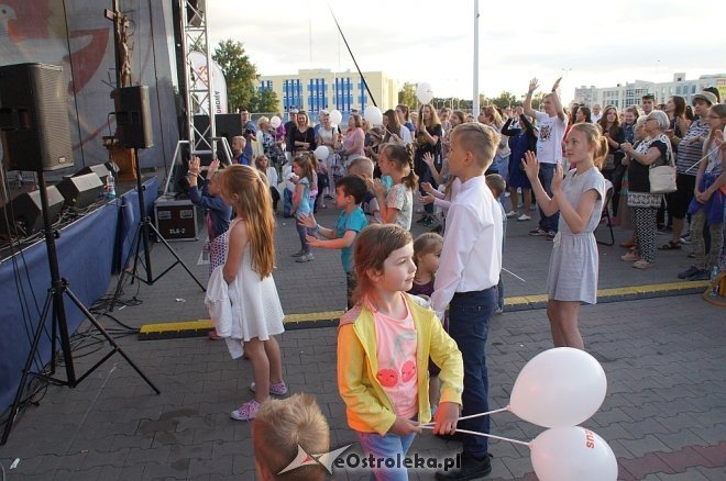 Koncert uwielbienia „Zjednoczeni dla Miłości” po raz trzeci w Ostrołęce [WIDEO, ZDJĘCIA] - zdjęcie #18 - eOstroleka.pl