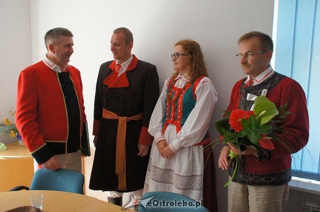 Sesja Rady Powiatu w „weselnym” klimacie [WIDEO, ZDJĘCIA] - zdjęcie #1 - eOstroleka.pl