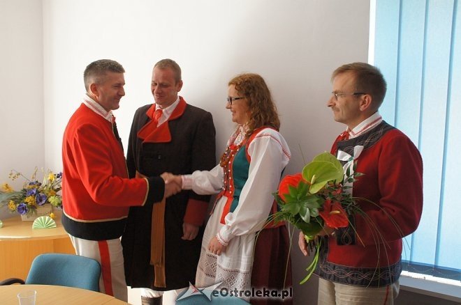 Sesja Rady Powiatu w „weselnym” klimacie [WIDEO, ZDJĘCIA] - zdjęcie #8 - eOstroleka.pl