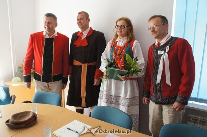Sesja Rady Powiatu w „weselnym” klimacie [WIDEO, ZDJĘCIA] - zdjęcie #14 - eOstroleka.pl