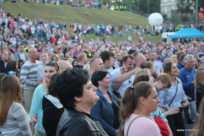 Tłumy imprezowiczów na Dniach Łomży. Zagrał zespół Akcent [ZDJĘCIA] - zdjęcie #31 - eOstroleka.pl