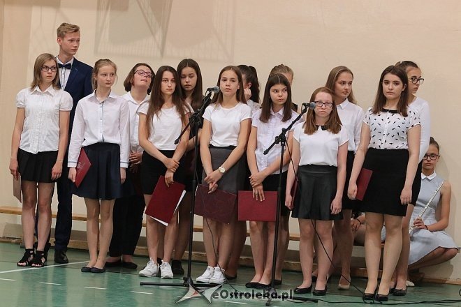 Zakończenie roku szkolnego III klas Gimnazjum nr 1 [22.06.2017] - zdjęcie #13 - eOstroleka.pl