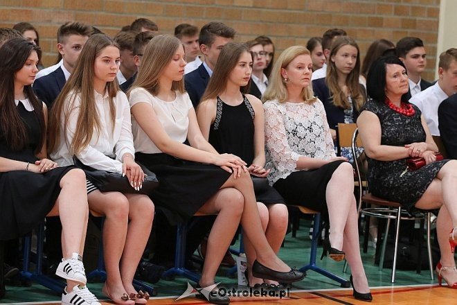 Zakończenie roku szkolnego III klas Gimnazjum nr 1 [22.06.2017] - zdjęcie #16 - eOstroleka.pl