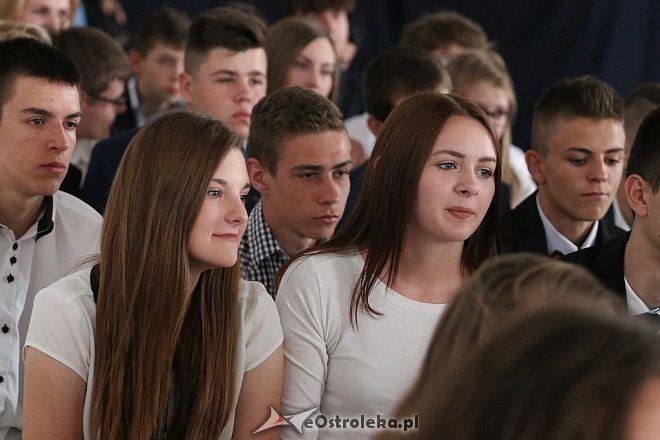 Zakończenie roku szkolnego III klas Gimnazjum nr 2 [22.06.2017] - zdjęcie #15 - eOstroleka.pl