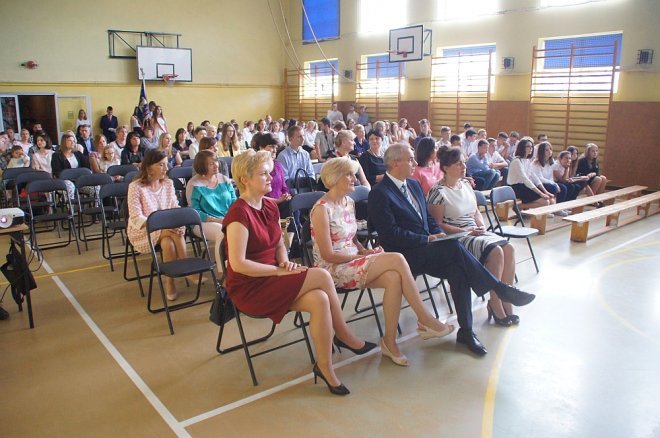 Zakończenie roku klas III w Gimnazjum nr 3 [22.06.2017] - zdjęcie #73 - eOstroleka.pl