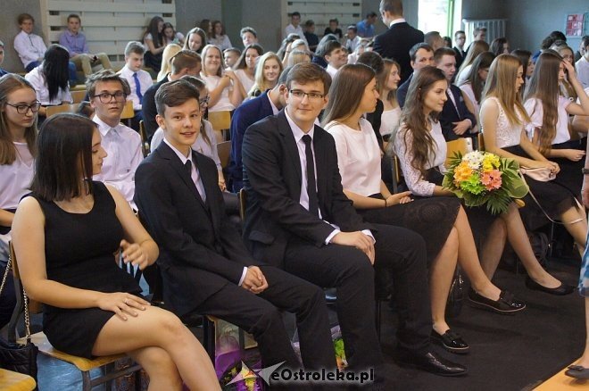 Zakończenie roku szkolnego klas III w Gimnazjum nr 5 [22.06.2017] - zdjęcie #45 - eOstroleka.pl