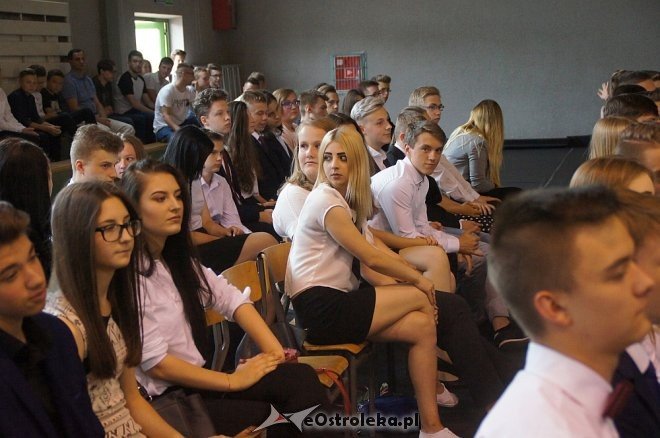 Zakończenie roku szkolnego klas III w Gimnazjum nr 5 [22.06.2017] - zdjęcie #72 - eOstroleka.pl