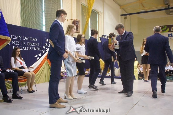 Zakończenie roku szkolnego klas III w Gimnazjum nr 5 [22.06.2017] - zdjęcie #23 - eOstroleka.pl