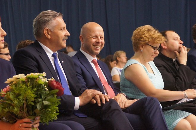 Zakończenie rok szkolnego 2016/2017 w I LO [23.06.2017] - zdjęcie #4 - eOstroleka.pl
