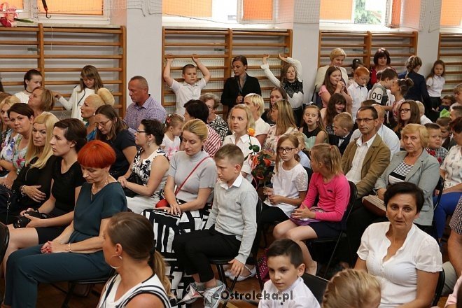 Zakończenie roku szkolnego w Szkole Podstawowej nr 5 [23.06.2017] - zdjęcie #2 - eOstroleka.pl