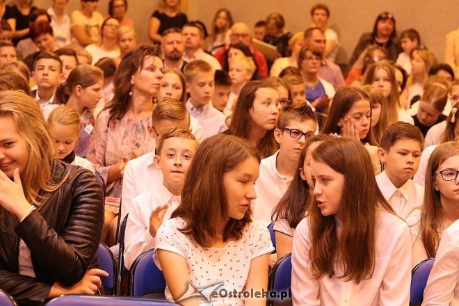 Zakończenie roku szkolnego w Szkole Podstawowej nr 10 [23.06.2017] - zdjęcie #19 - eOstroleka.pl