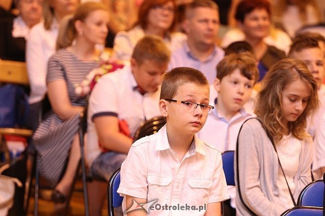 Zakończenie roku szkolnego w Szkole Podstawowej nr 10 [23.06.2017] - zdjęcie #42 - eOstroleka.pl