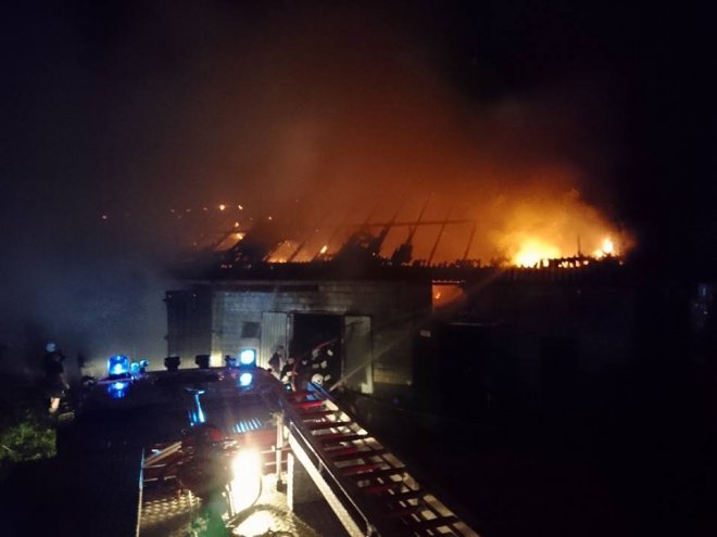 -Po uderzeniu pioruna spłonęła stodoła [ZDJĘCIA] - zdjęcie #3 - eOstroleka.pl