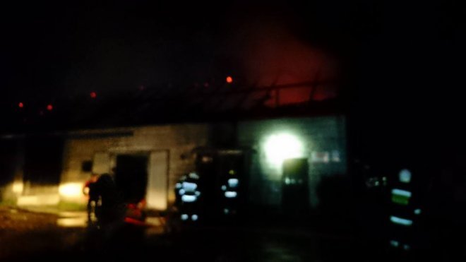 -Po uderzeniu pioruna spłonęła stodoła [ZDJĘCIA] - zdjęcie #5 - eOstroleka.pl