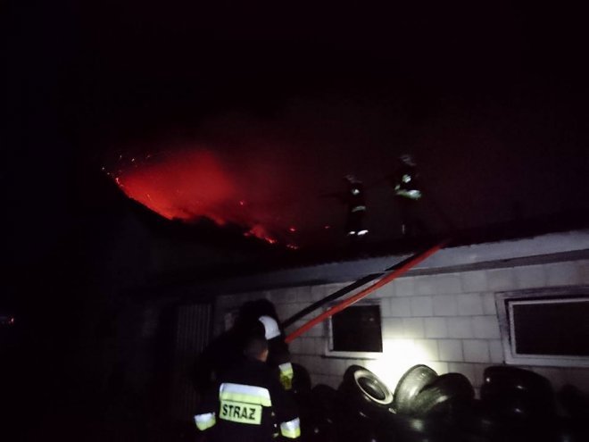 -Po uderzeniu pioruna spłonęła stodoła [ZDJĘCIA] - zdjęcie #6 - eOstroleka.pl